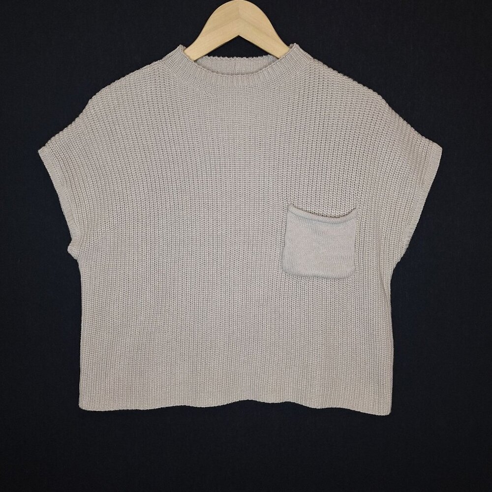 Zenana Outfitters Gray Cropped Knit Pocket Top